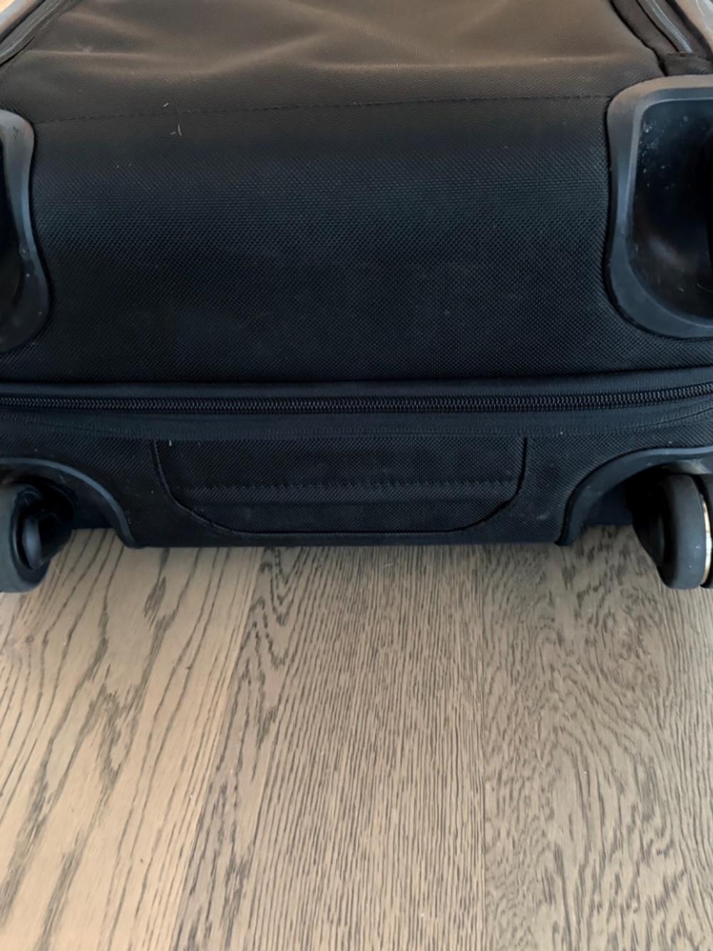 Tumi Black and Gold Cabin (expandable) 4 roller luggage - Picture 6 of 10